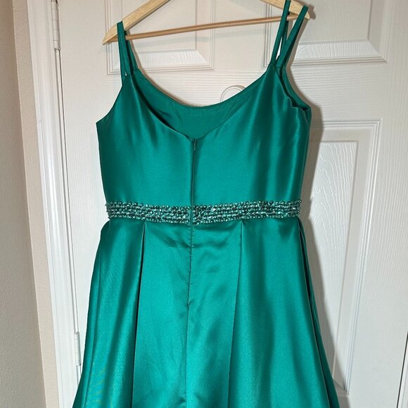 Madison James Plus Size 20 Emerald Green Long Formal High waisted gown - Picture 2 of 9